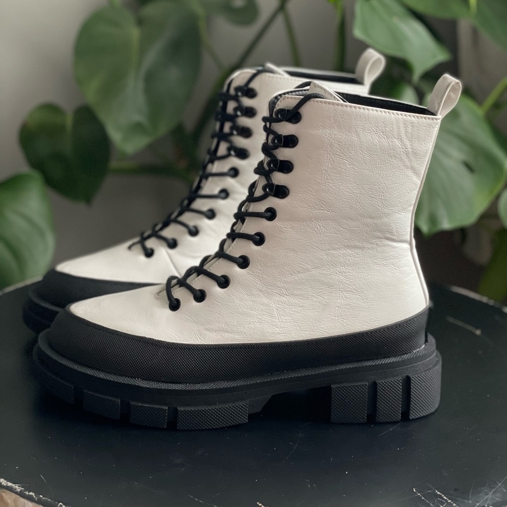 Women’s Two Tone Chunky Sole Moto Biker Boots 90s Style Y2K Combat Booties